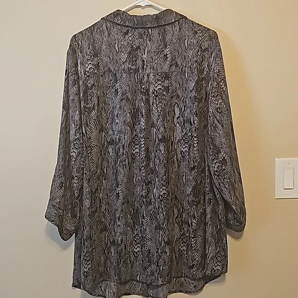 Torrid Georgette Snake Animal Print Button-Down Blouse 3/4 Roll Sleeve Sz 4 - Picture 9 of 11